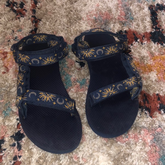 Teva stars and moon sandals - Picture 1 of 1